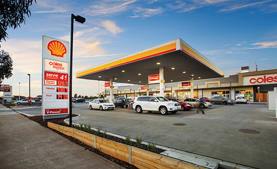 2000 - 2009 - Shell petrol station with cars parked to fill up petrol