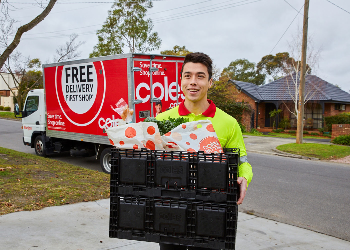 Coles Online team member Tom walking to customer’s house